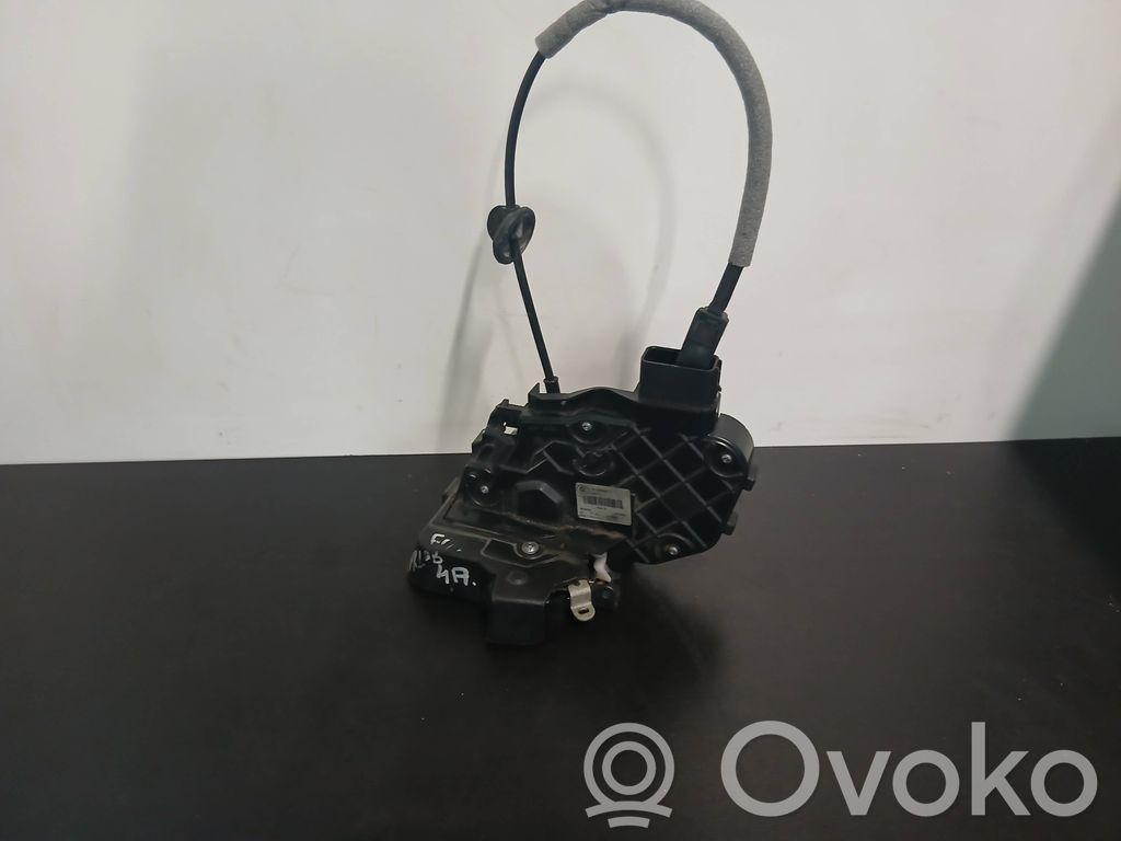 Volvo XC70 Front door lock 