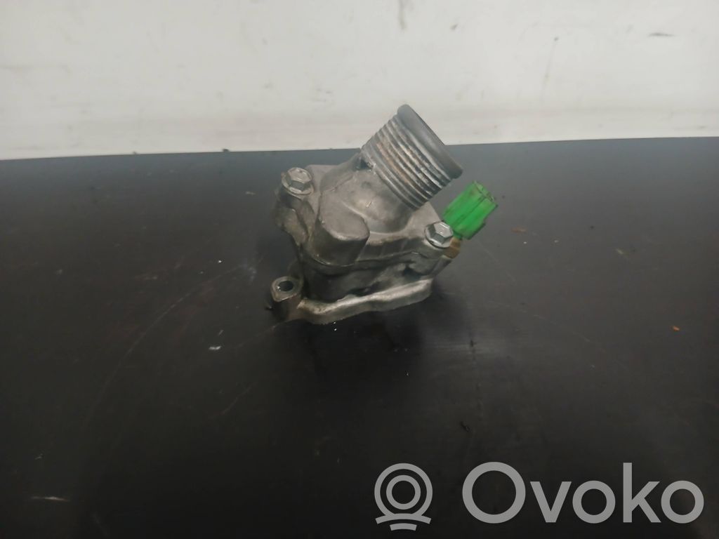 Volvo V70 Carcasa del termostato 