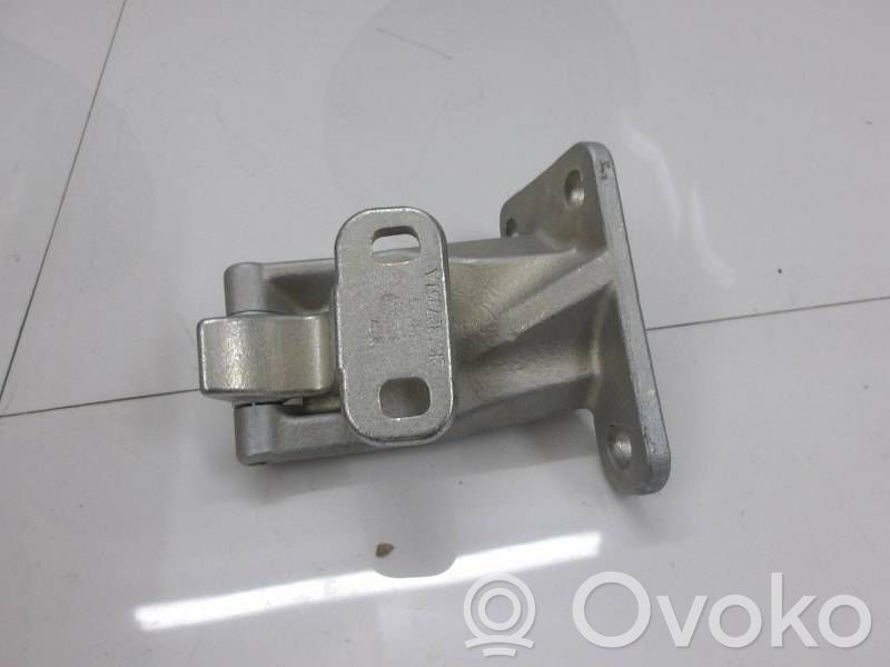 Loading door upper hinge   2K7827151A