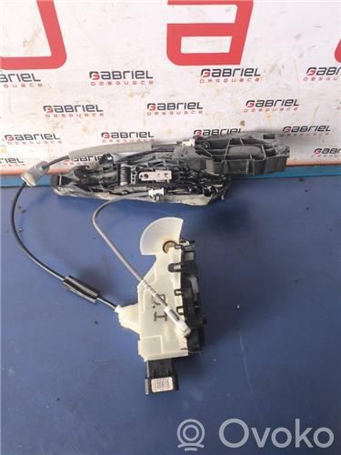 Opel Vivaro Front door lock 