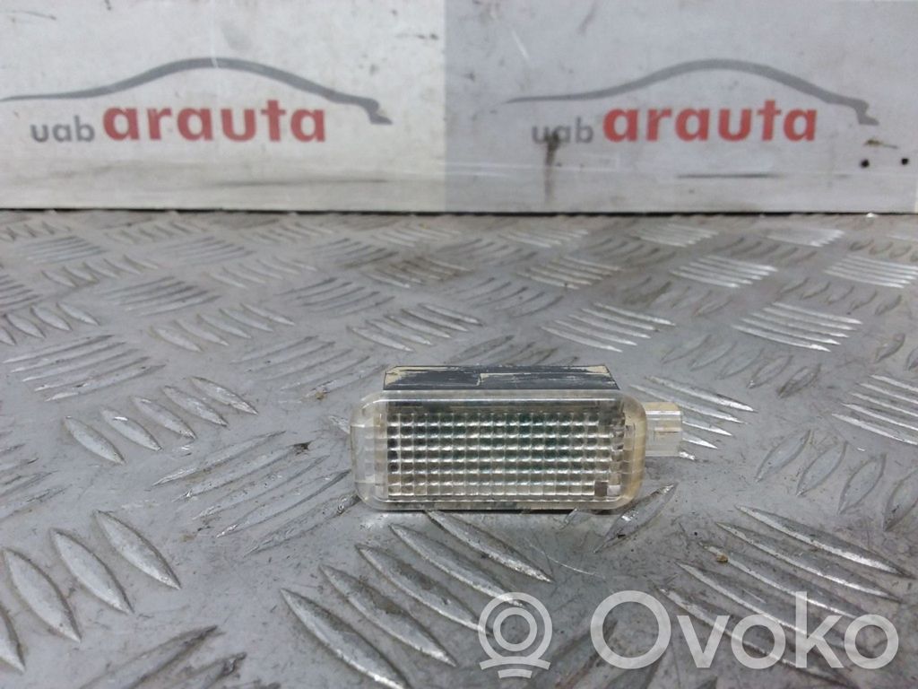 Audi Q3 8U Luz interna puerta trasera 