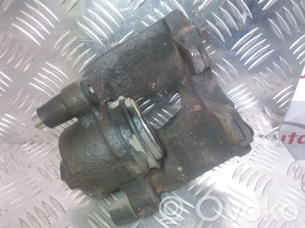 Toyota Avensis T220 Front brake caliper 
