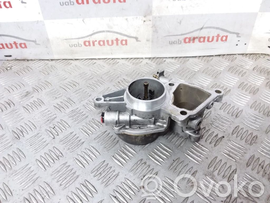 Ford Mondeo Mk III Vacuum pump 