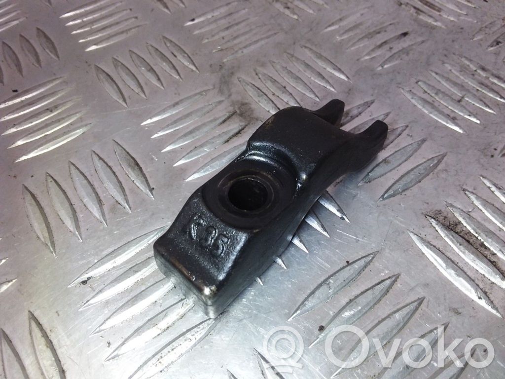 Opel Astra H Abrazadera del inyector de combustible 