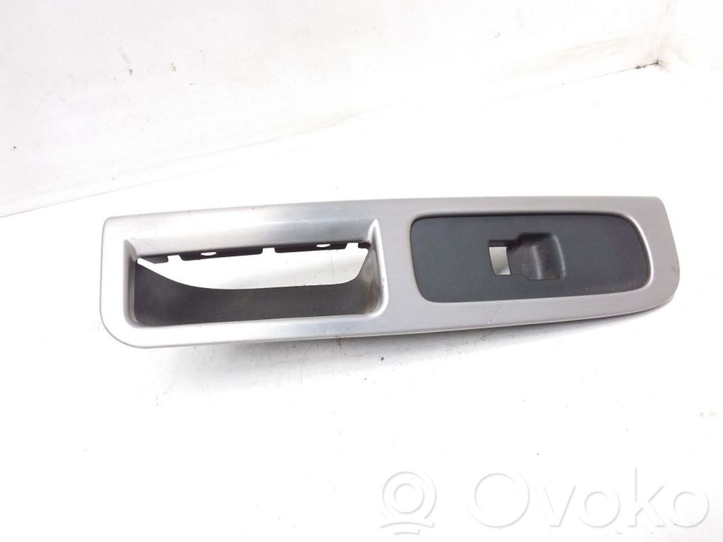 Volvo V50 Front door interior handle trim 