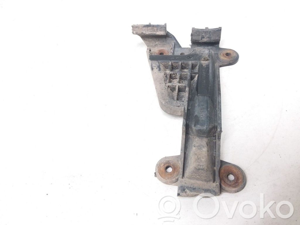 Audi 100 S4 C4 Front bumper mounting bracket 