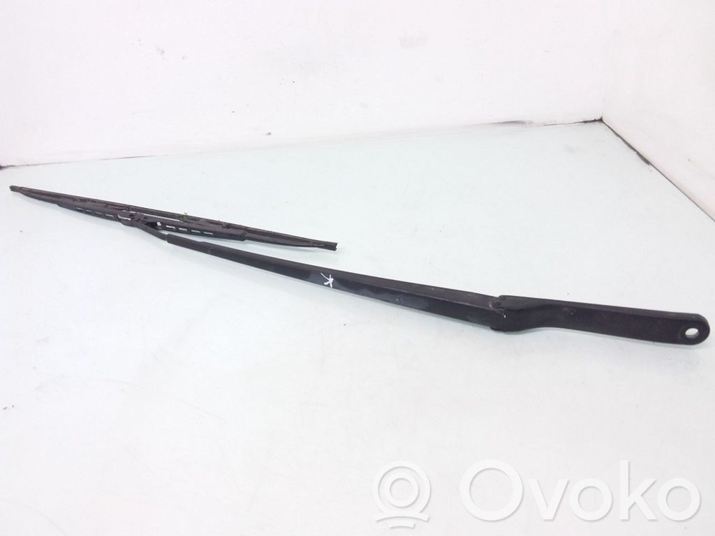 BMW X5 E53 Front wiper blade arm 