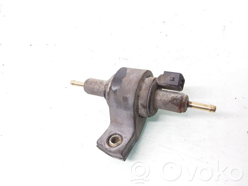 Volkswagen Transporter - Caravelle T5 Webasto auxiliary heater fuel pump 