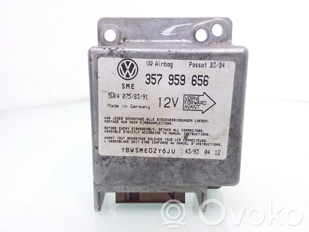 Volkswagen PASSAT B4 Airbag control unit/module 