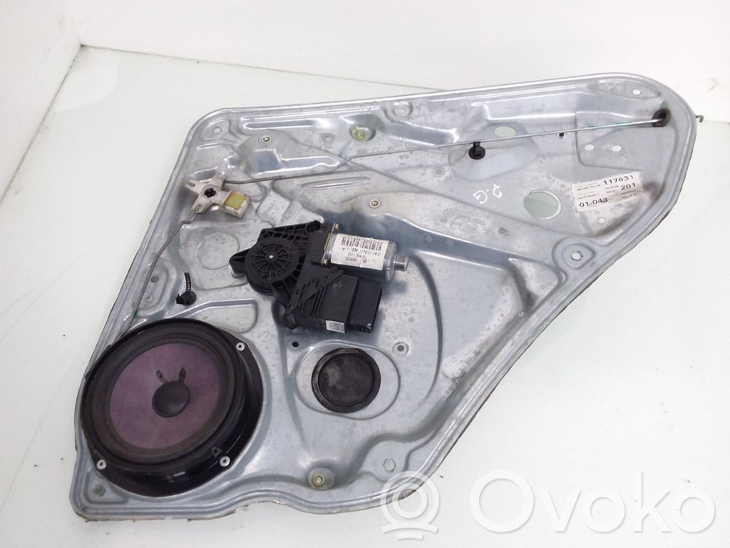 Volkswagen PASSAT B5 Elektryczny podnośnik szyby drzwi tylnych 