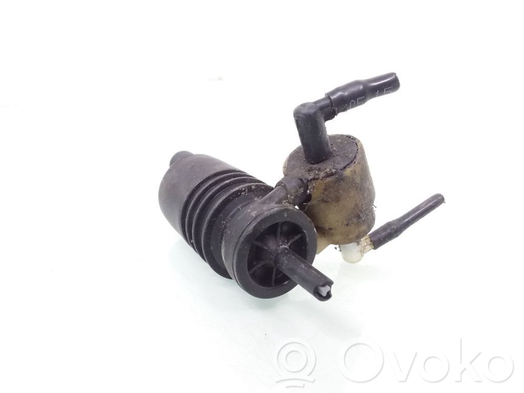 Volkswagen Polo Windscreen/windshield washer pump 