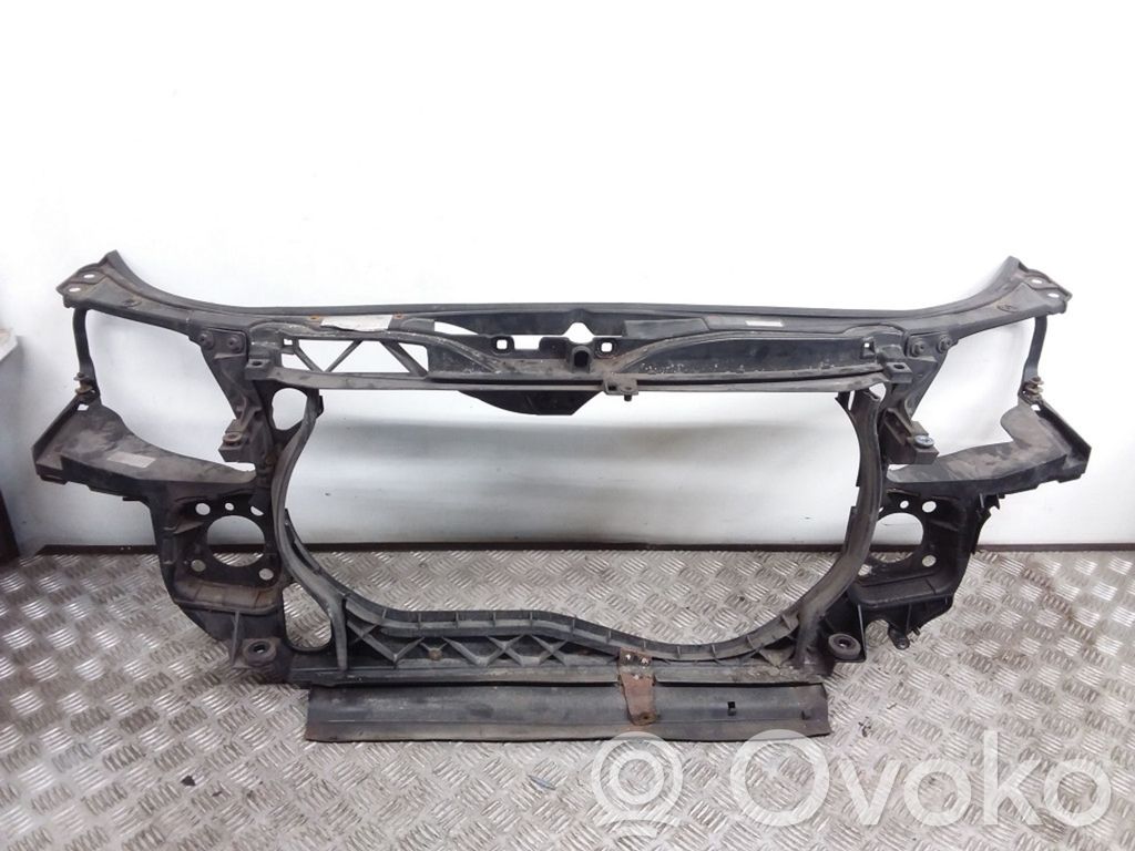 Audi A4 S4 B7 8E 8H Radiatorių panelė 