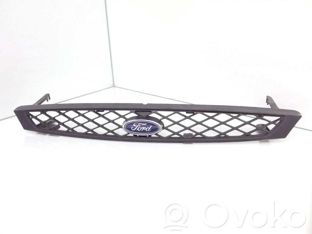 Ford Focus Grotelės viršutinės 