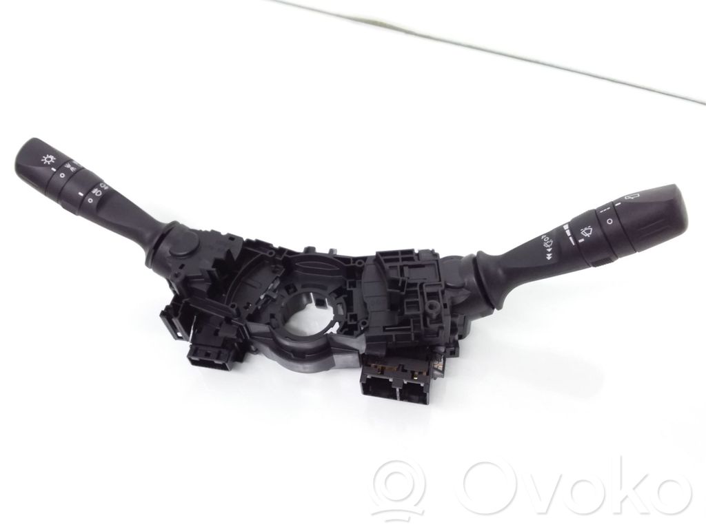Toyota Auris E180 Interruptor/palanca de limpiador de luz de giro 