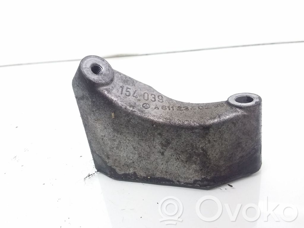Mercedes-Benz C W203 A/C compressor mount bracket 