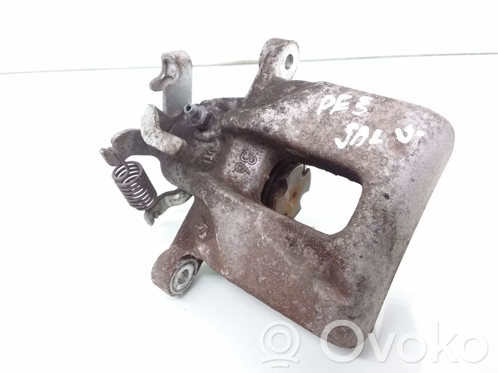 Toyota Auris E180 Tylny zacisk hamulcowy 