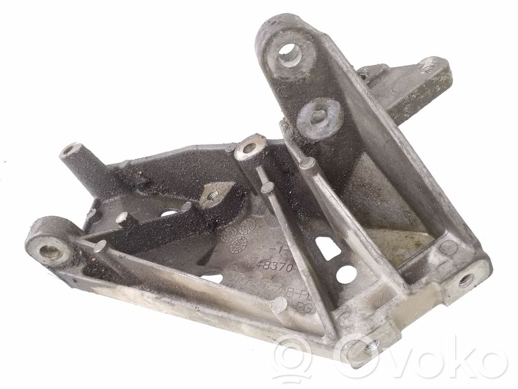 Chrysler PT Cruiser Engine mounting bracket 