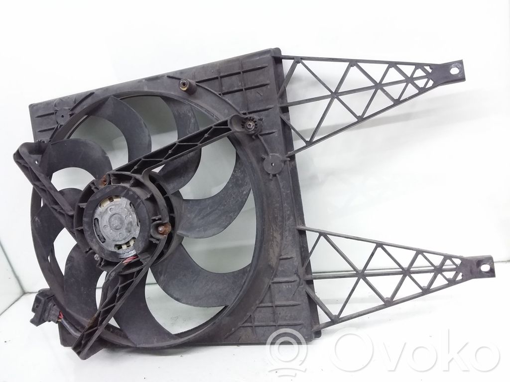 Skoda Roomster (5J) Ventilator electric răcire radiator 