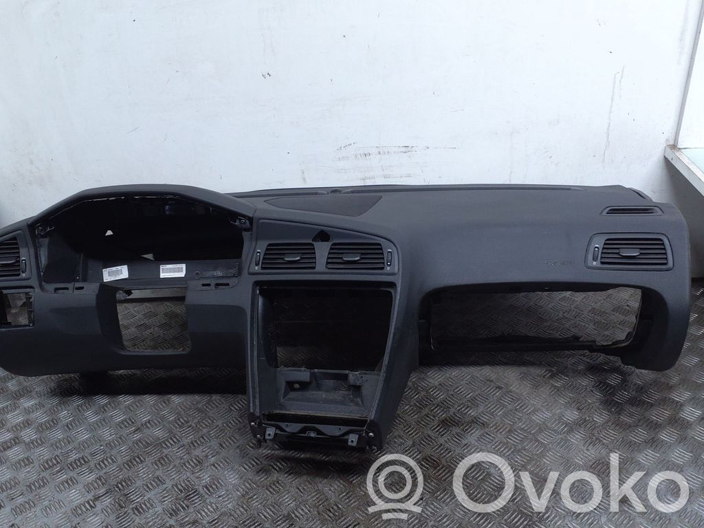 Volvo V70 Panelis 