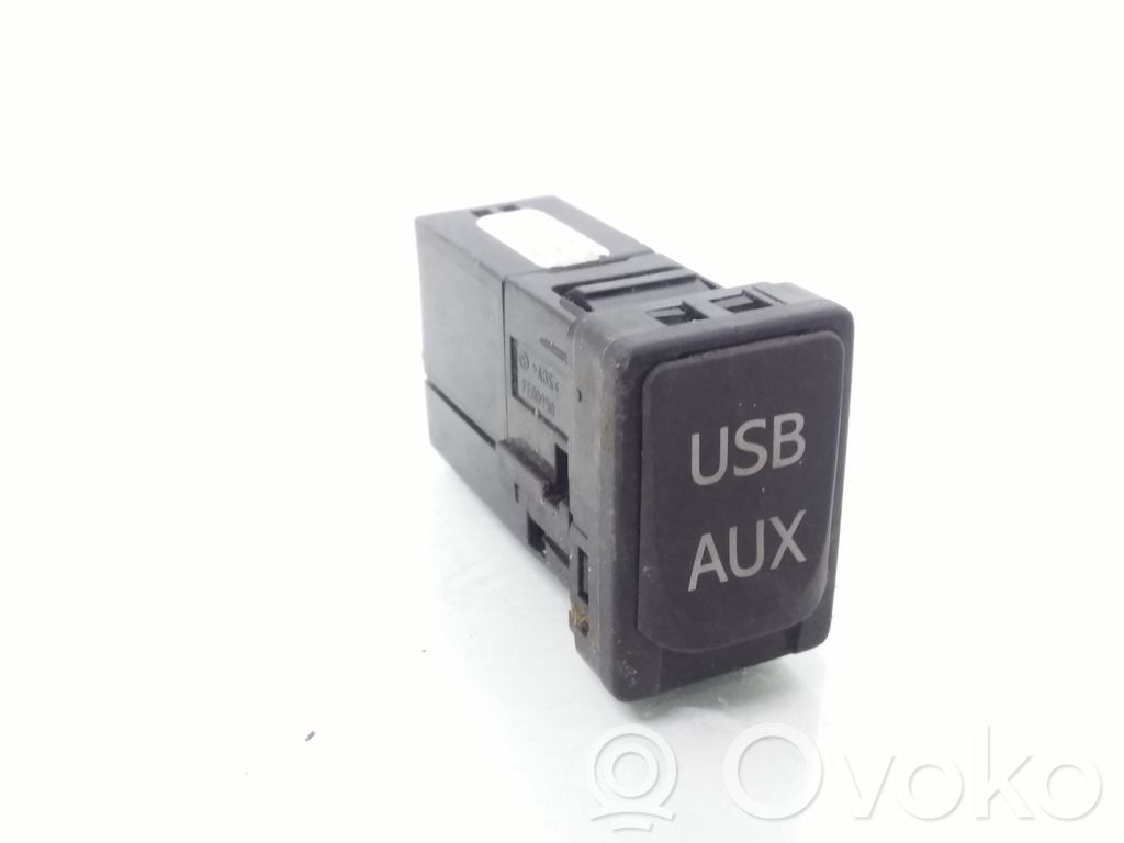 Toyota Verso USB socket connector 