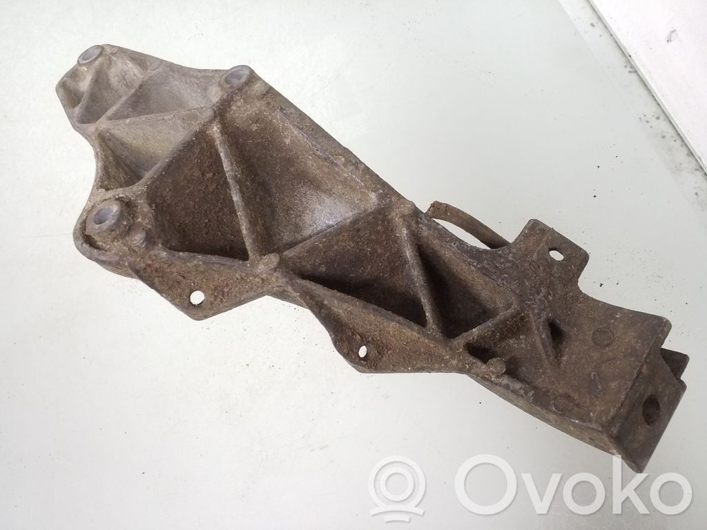 BMW 3 E36 Engine mounting bracket 