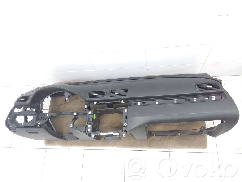 Volkswagen PASSAT B6 Deska rozdzielcza 