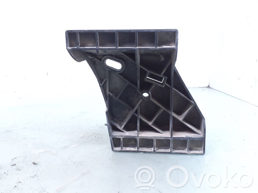 Audi A8 S8 D2 4D Galinis laikiklis bamperio 