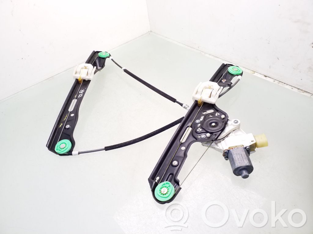 BMW 1 E81 E87 Front door window regulator with motor 