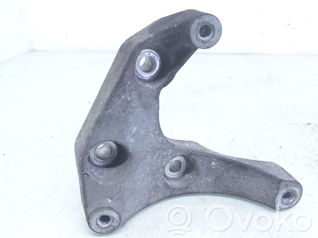 Opel Astra H Engine mounting bracket 