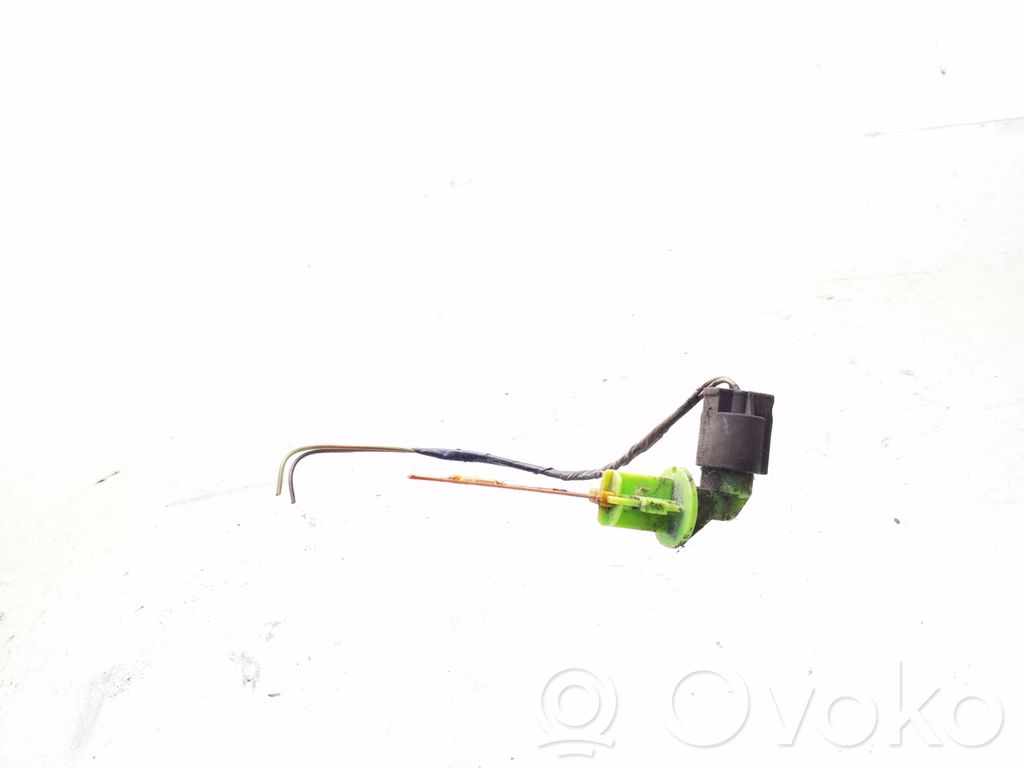 Windshield washer fluid level sensor