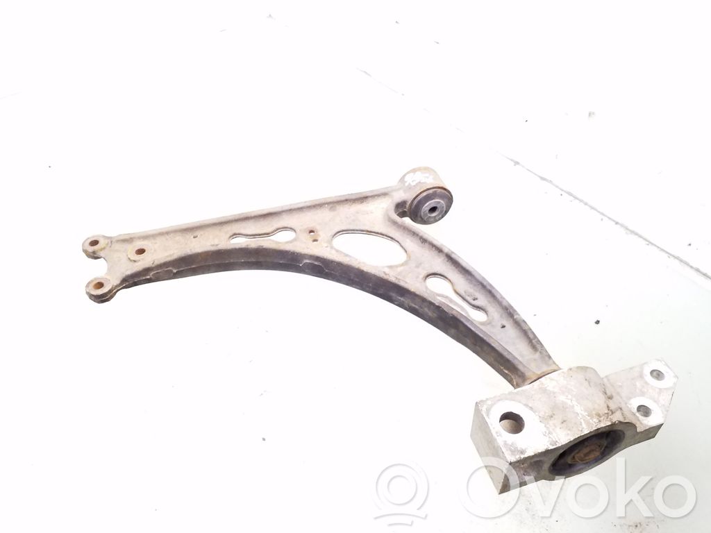 Volkswagen Touran I Basculă inferioară față 