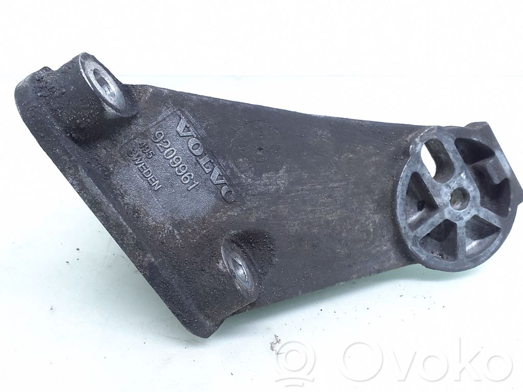 Volvo S80 Engine mounting bracket 