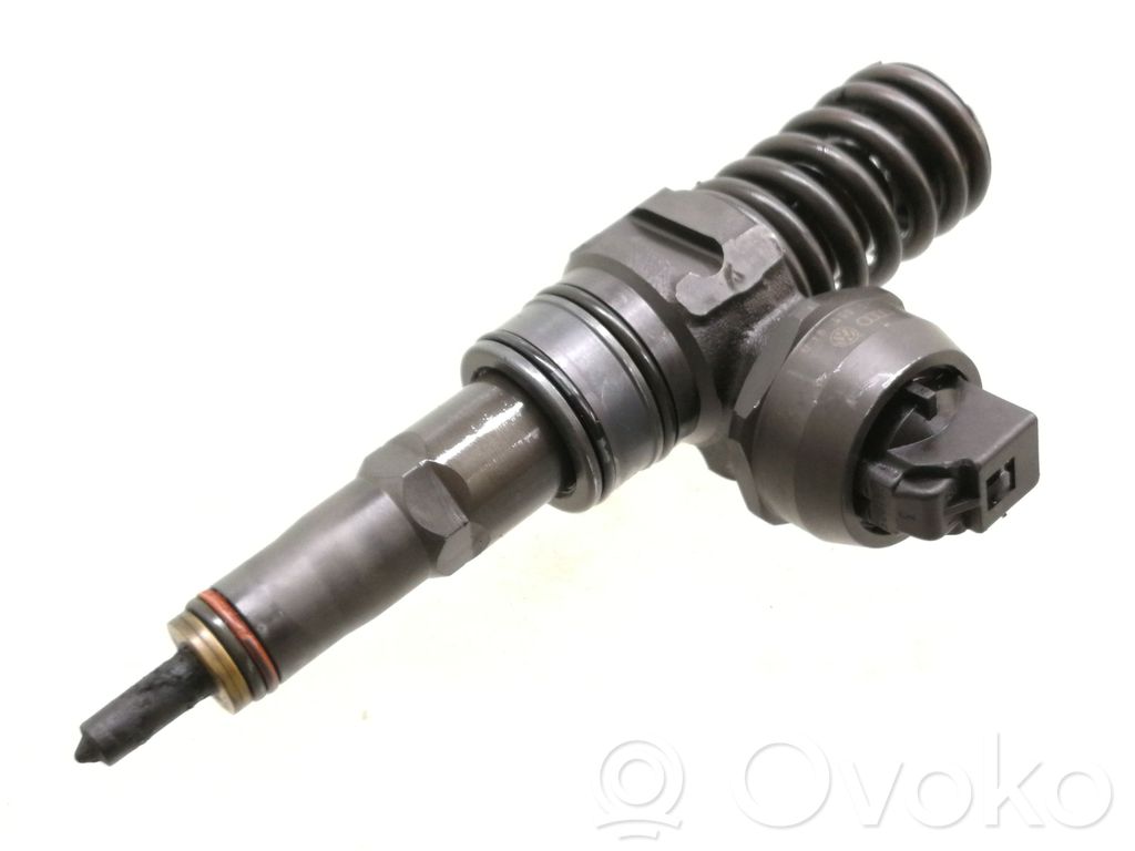Volkswagen PASSAT B6 Iniettore 