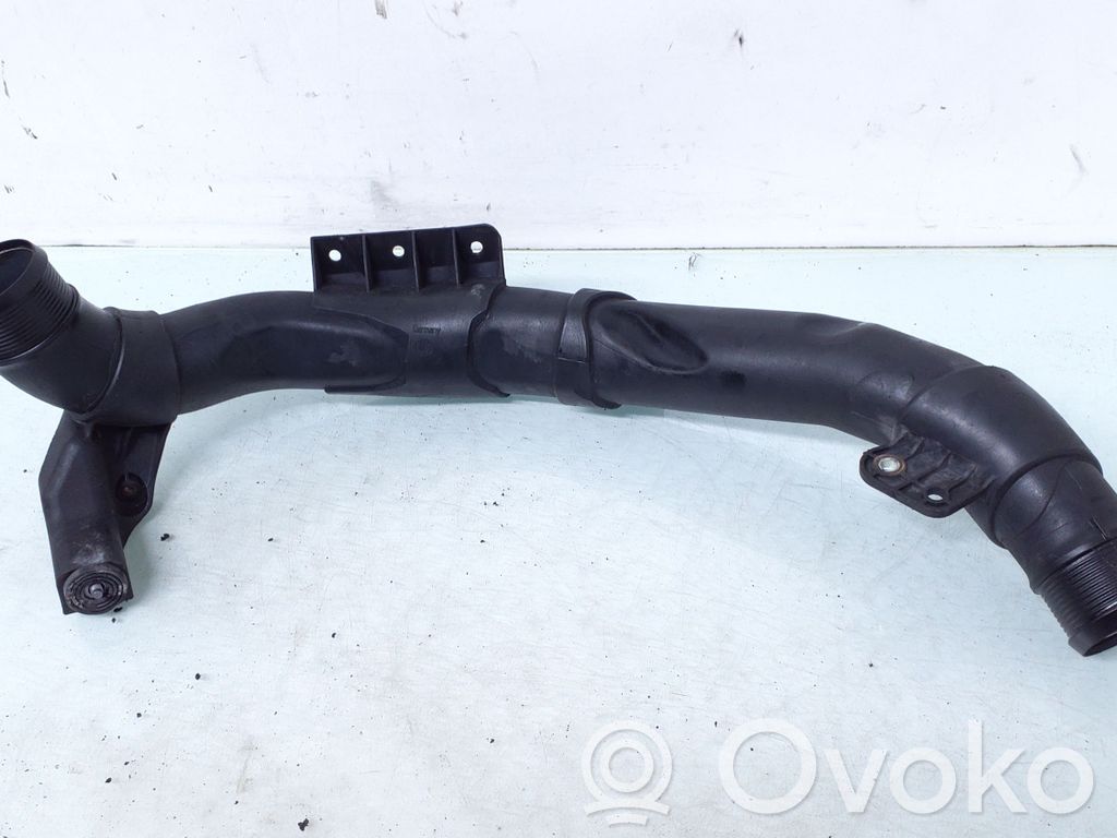 Volkswagen PASSAT B6 Tube d'admission de tuyau de refroidisseur intermédiaire