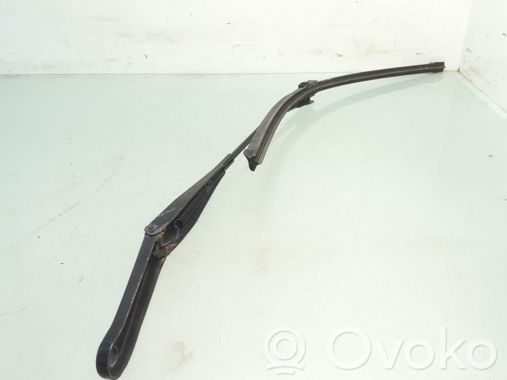 Ford Focus Front wiper blade arm 