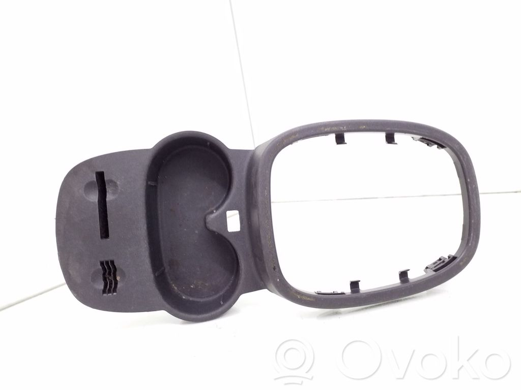 Opel Corsa D Mukiteline edessä 