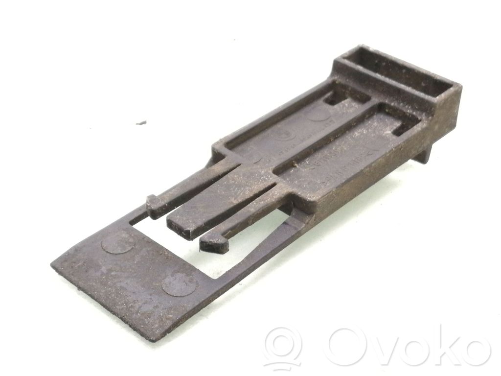 BMW 5 E60 E61 Radiator mount bracket 