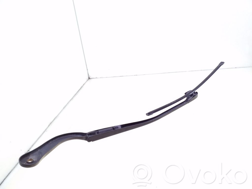 BMW 3 E90 E91 Front wiper blade arm 