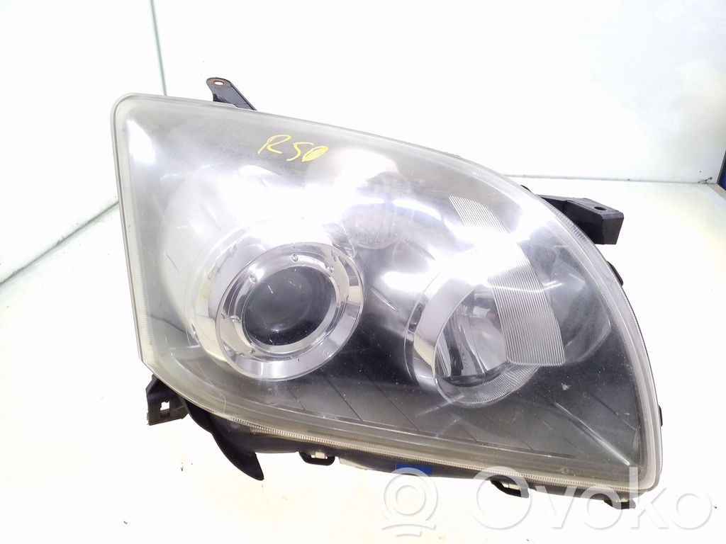 Toyota Avensis T250 Faro/fanale
