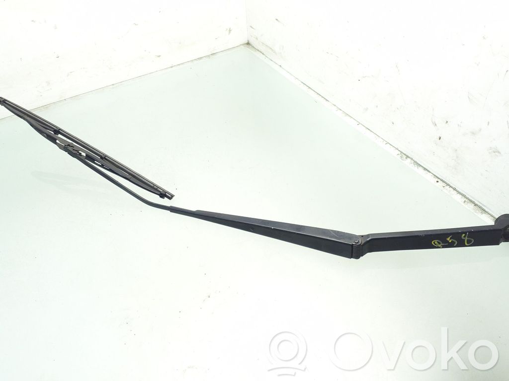 Subaru Impreza III Front wiper blade arm 