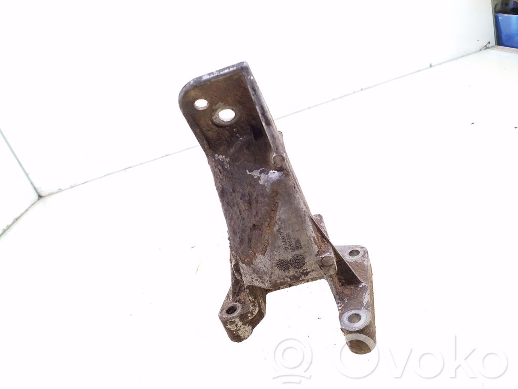 Volvo 940 Engine mounting bracket 
