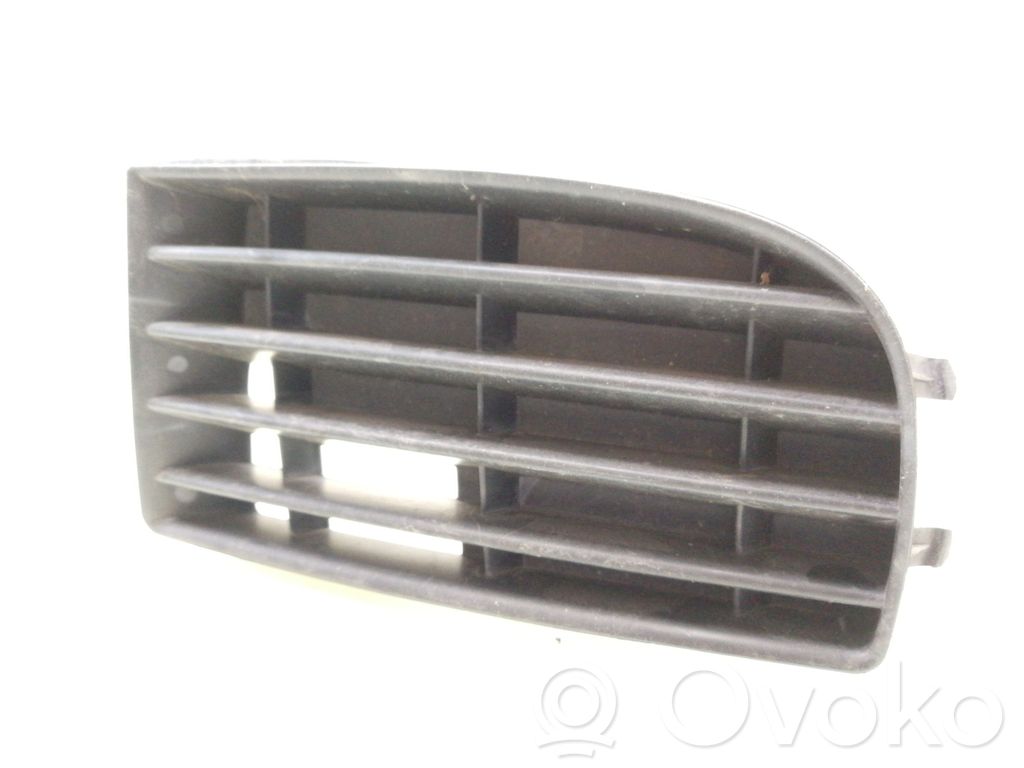 Volkswagen Golf V Kratka dolna zderzaka przedniego 