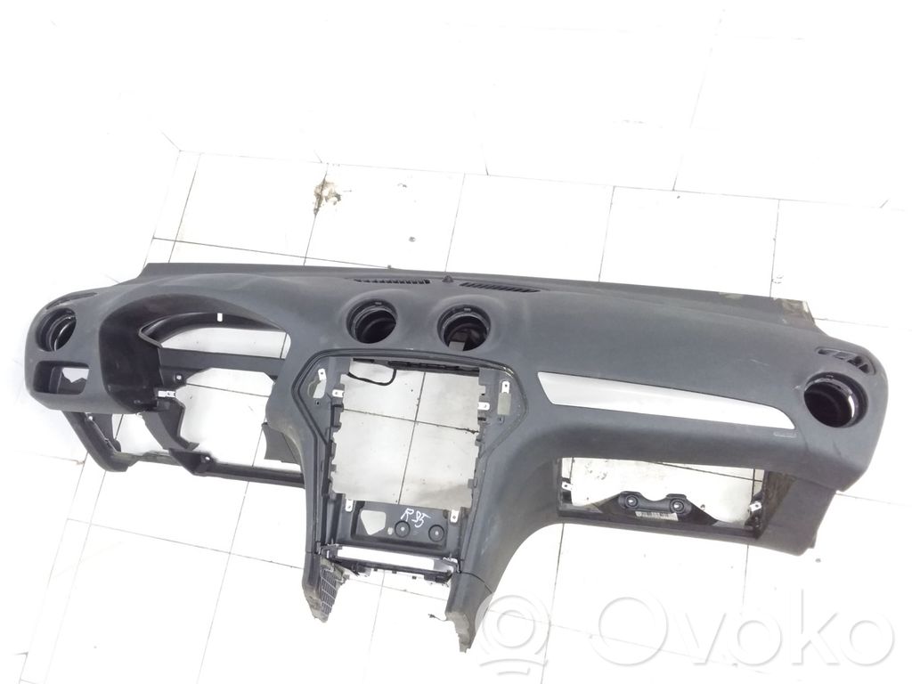 Ford Mondeo MK IV Panelė 