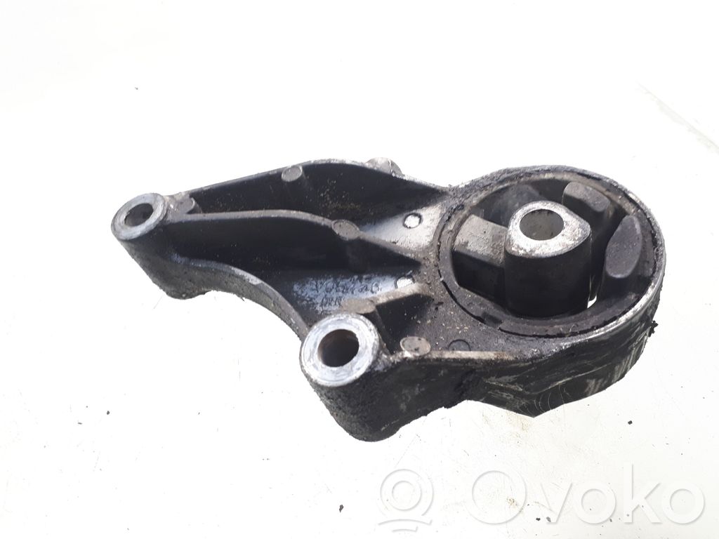 Engine mount bracket   V05456