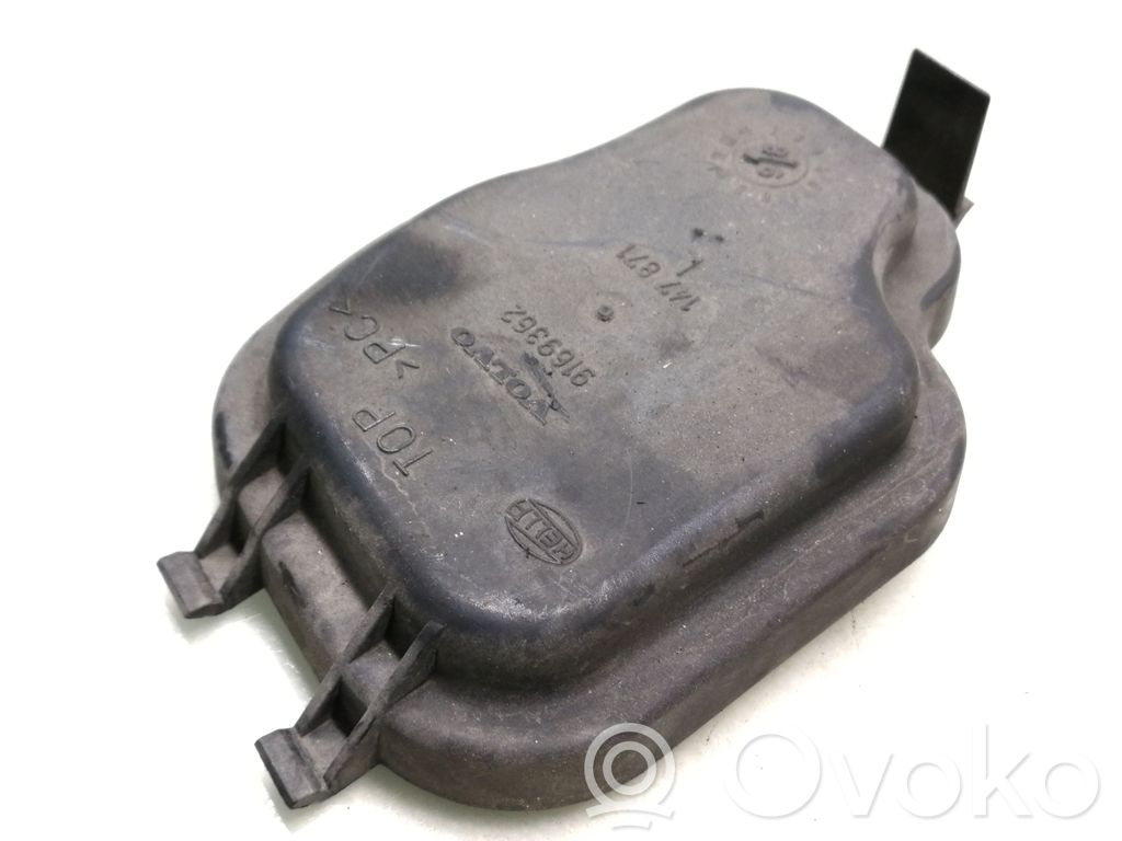 Volvo S70  V70  V70 XC Headlight/headlamp dust cover 