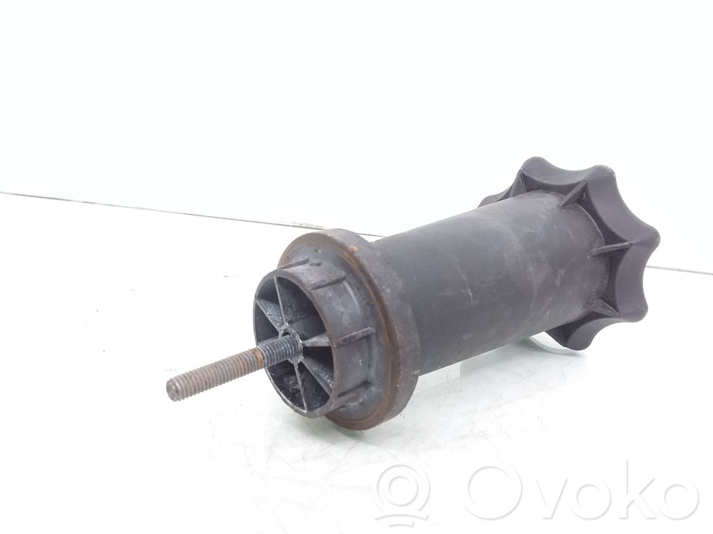 Volkswagen PASSAT B5 Tornillo de la rueda de repuesto 