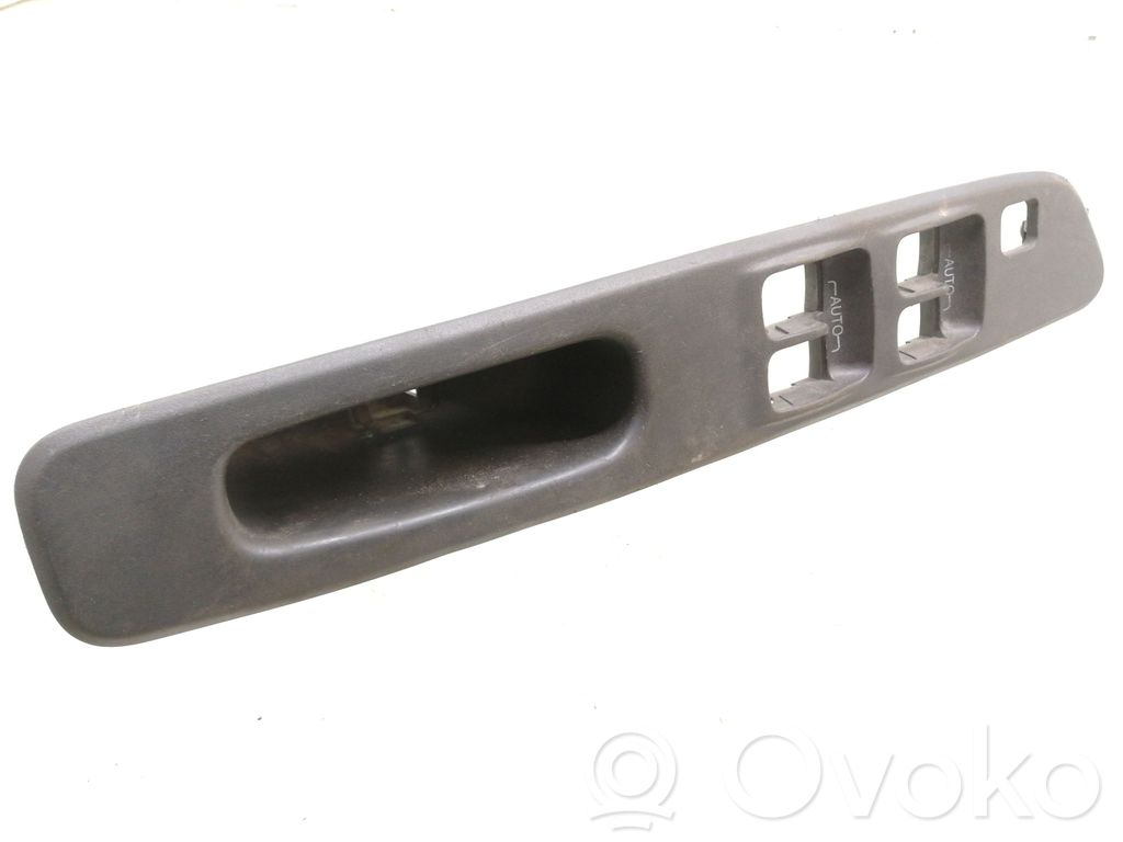 Obudowa klamki wewnętrznej drzwi przednich   2J45MR,330755