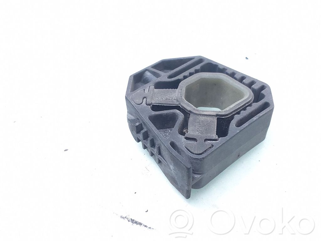 Volkswagen PASSAT B6 Staffa di montaggio del radiatore 