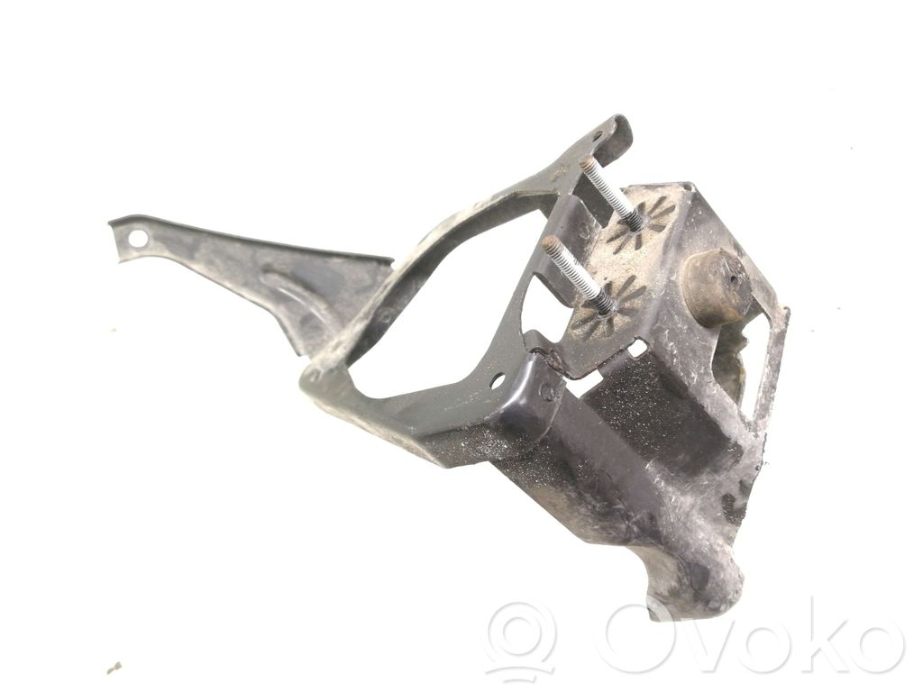 BMW 3 E90 E91 Power steering pump mounting bracket 