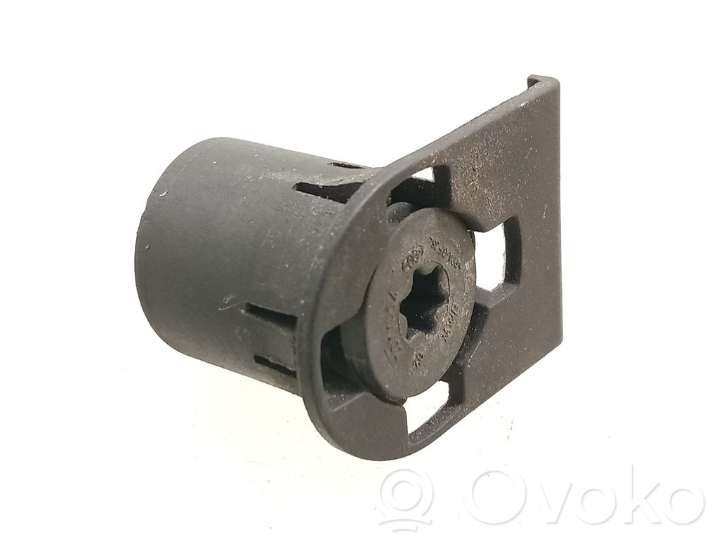 BMW 1 E81 E87 Radiator mount bracket 